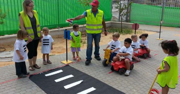 Crossing the Road Safely Display Poster (Teacher-Made)