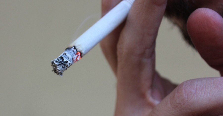 QLD Workers Allowed To Smoke Near Childcare Services Due To Loophole
